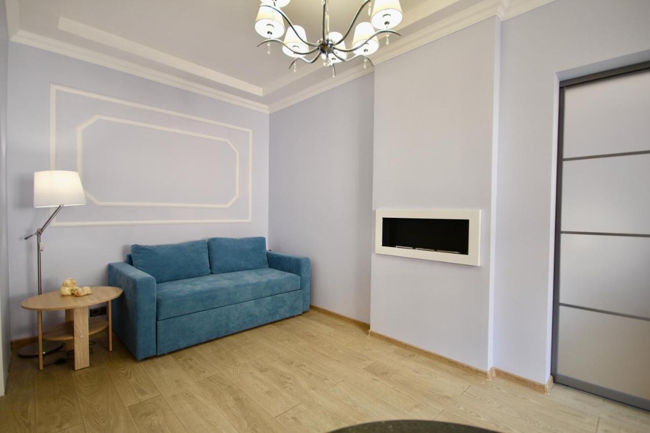 Romantic Lux Vivaldi Suite Svobode Avenue 39 リヴィウ エクステリア 写真